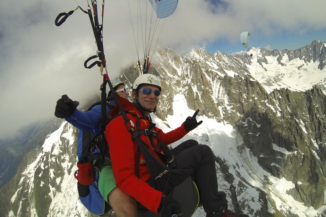 Acrobatic Paragliding Tandem Flight over Chamonix - Flying above Chamonix instead of looking up at it