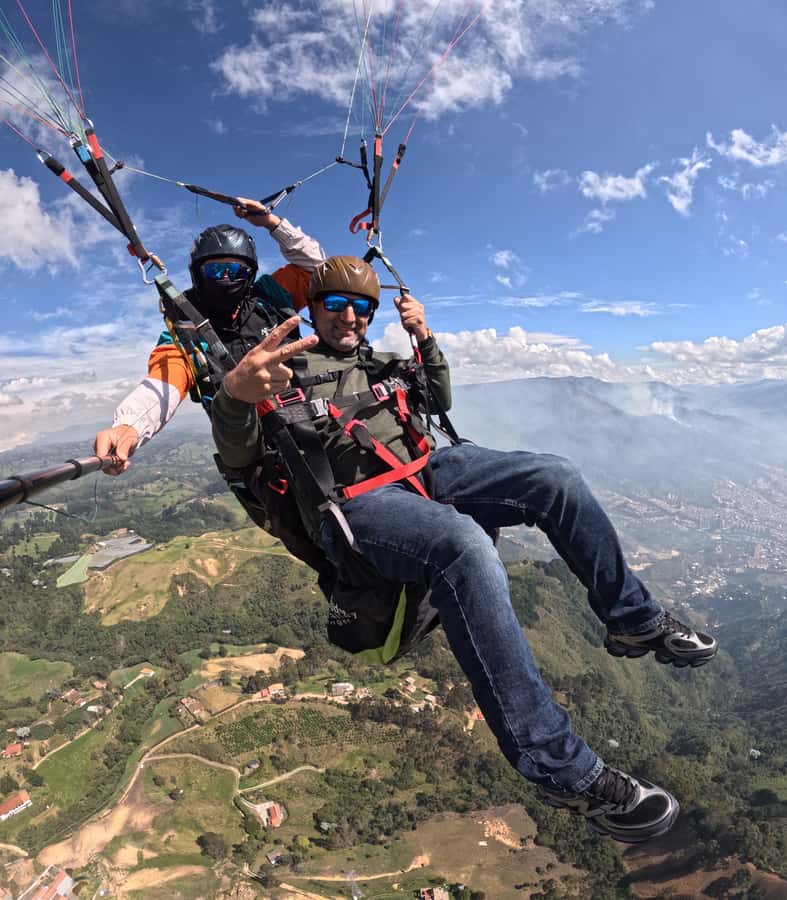 Bello: Paragliding in Medellín - Who will enjoy this flight most