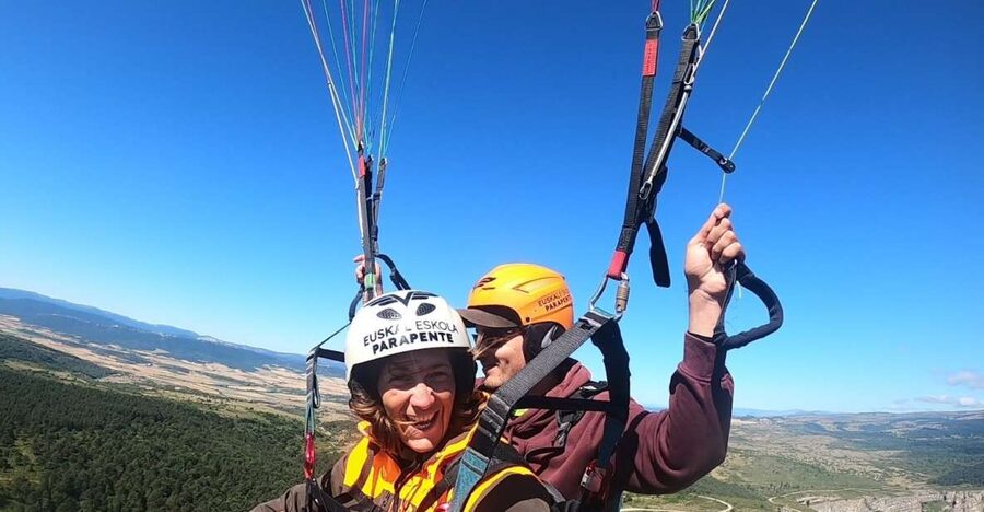 Bilbao: Vuelo en Parapente en la costa de Sopelana y Getxo - A short briefing before takeoff