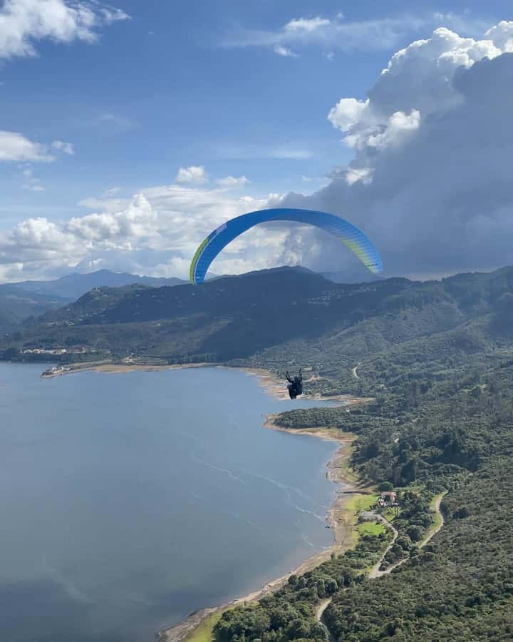 Bogota: Paragliding activity in La Calera with transfers - The flight above Tominé Reservoir