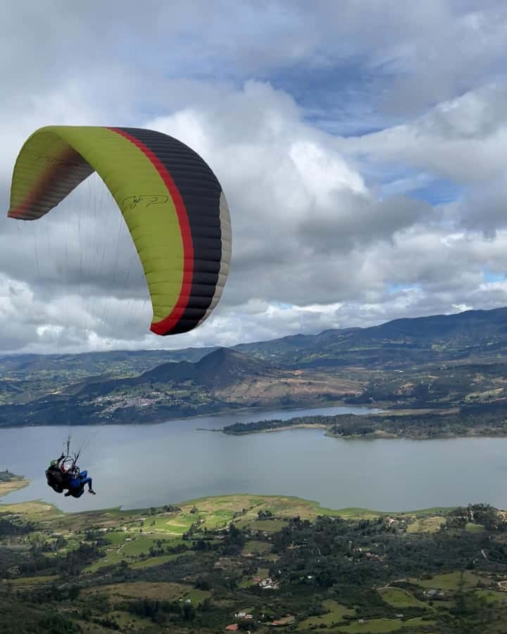 Bogota: Paragliding activity in La Calera with transfers - Preparing for takeoff near Guatavita