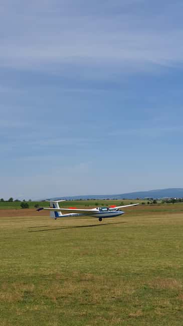 Brasov: Glider Flight Experience at Sanpetru Airfield - The landing at Sanpetru