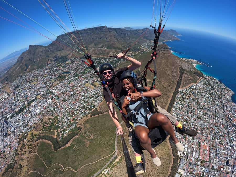 Cape Town: Tandem Paragliding with views of Table Mountain - Sea Point landing and the ride back uphill