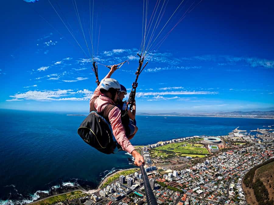 Cape Town: Tandem Paragliding with views of Table Mountain - What the pilot adds to the experience