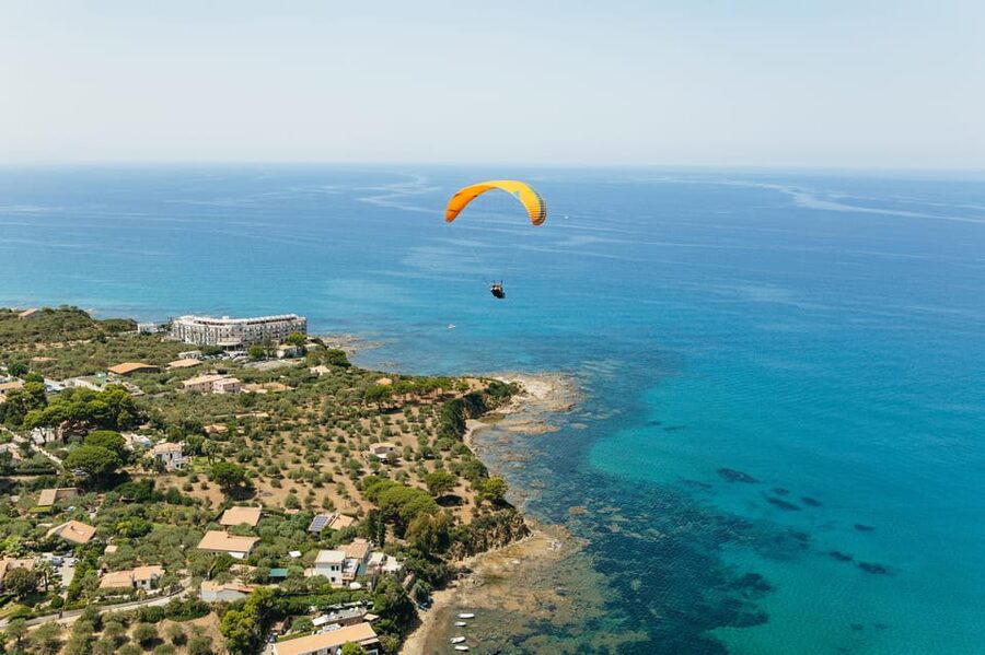 Cefalù: Tandem Paragliding Flight and GoPro13 Video - GoPro13 footage: a useful part of the price