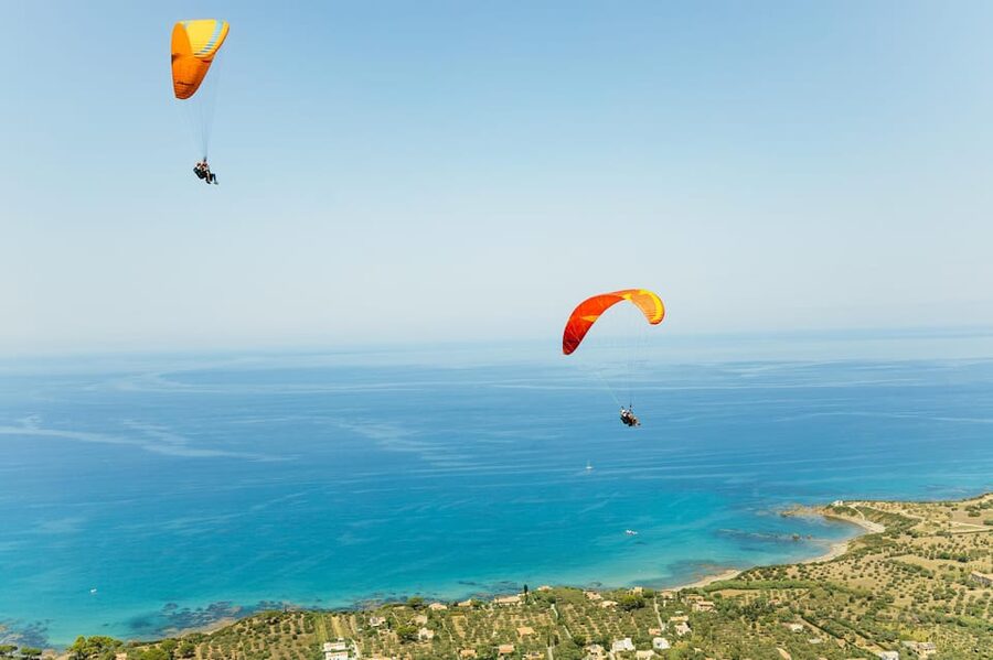 Cefalù: Tandem Paragliding Flight and GoPro13 Video - Meeting the team and getting ready to fly
