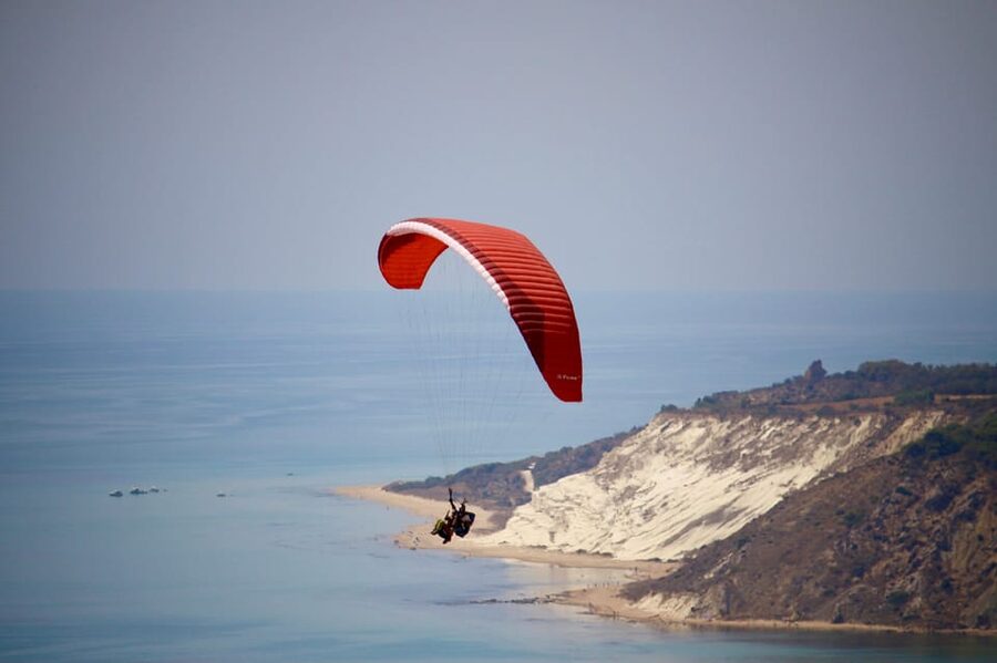 Cefalù: tandem paragliding flight and insta360 video - Getting ready for the flight