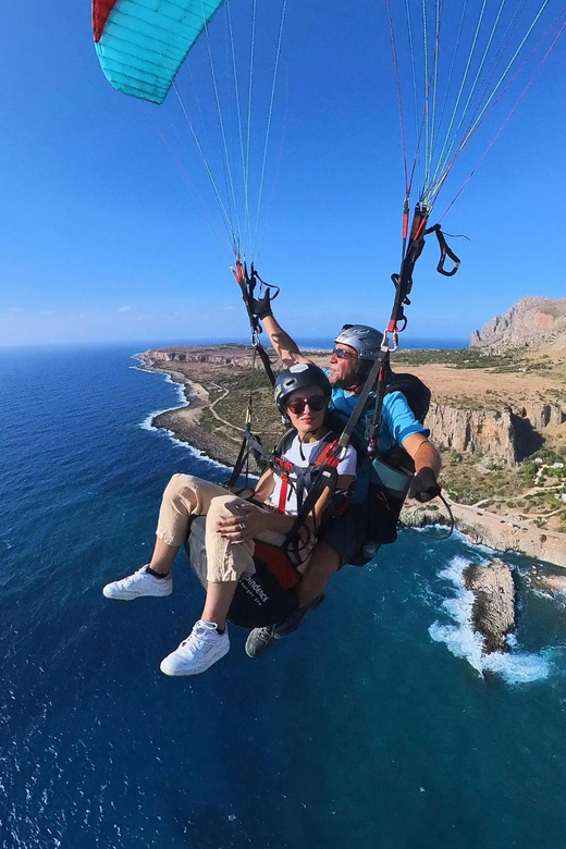 Cefalù: tandem paragliding flight and insta360 video - From landing point to takeoff