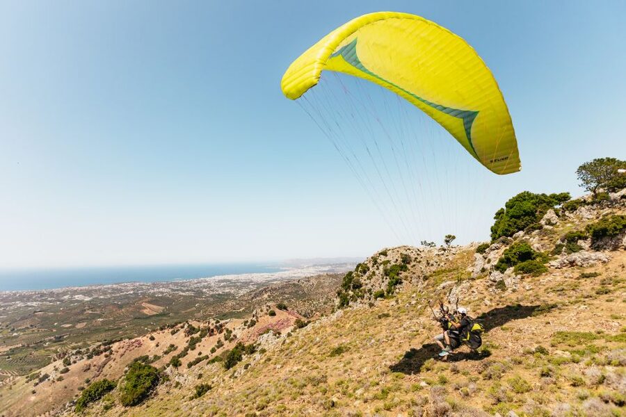 Chania: Tandem Paragliding Flight in Crete - The pilot makes a real difference