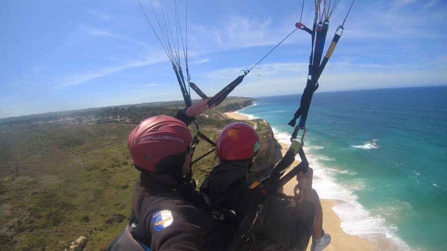 Costa de Caparica: Paragliding Tandem Flight - Flying above Lisbon with a tandem pilot