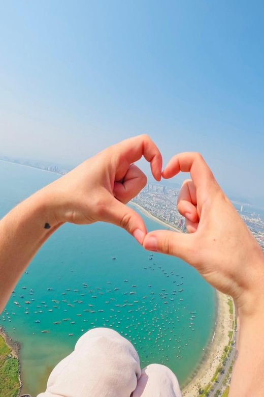 Da Nang: Highlights Paragliding Experience - City Views From a 550-Meter Launch Point