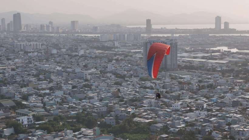 Da Nang Private paragliding experience on Monkey Mountain - Takeoff and the first minutes in the air