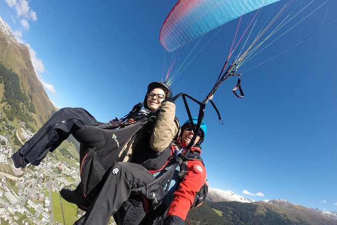 Davos Absolutely Free Flying Paragliding Tandem Flight 1'000 Meters High - Calm cruising or spins and steering