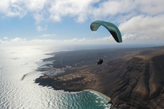 DISCOVERY FLIGHT tandem paragliding Lanzarote with pro pilot - Meeting the pilot and getting ready