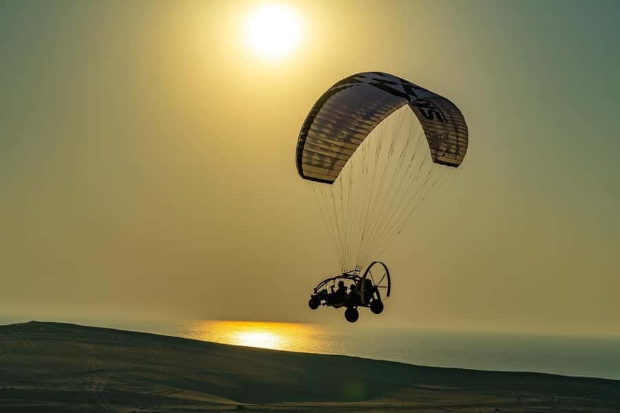 Doha: Paratrike Air Tour with Hotel Pickup and Drop-off - Getting ready beside Sealine beach