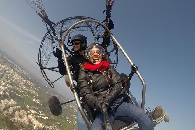 Flight experience over the beach in paragliding/paratrike in the Algarve with video. - Following Praia da Falésia from above
