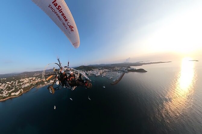 Flights by motor paragliding around Ibiza Island - What the 30-minute flight is really like