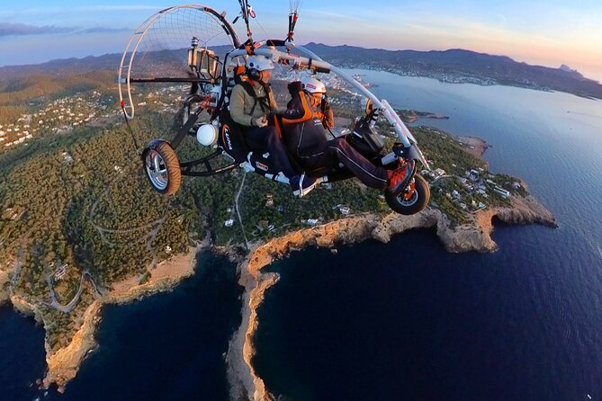 Flights by motor paragliding around Ibiza Island - Who will enjoy this most?