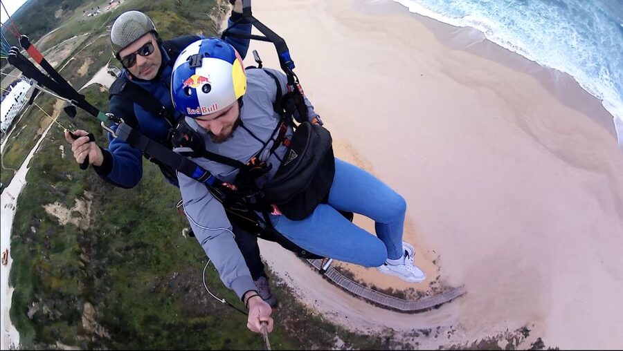 From Lisbon: Paragliding Flight with Transfers - Who should book this Lisbon paragliding flight?