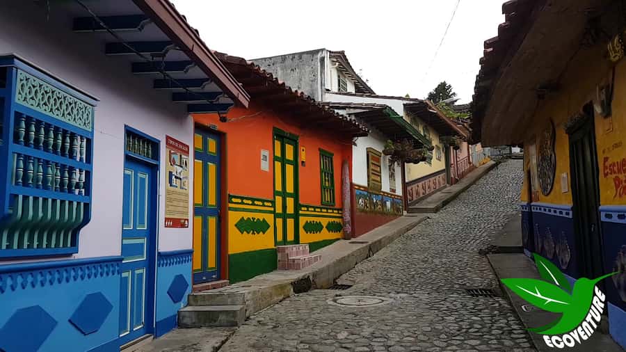 From Medellín: Paragliding Flight and Guatape Tour - Climbing the Stone of Guatape