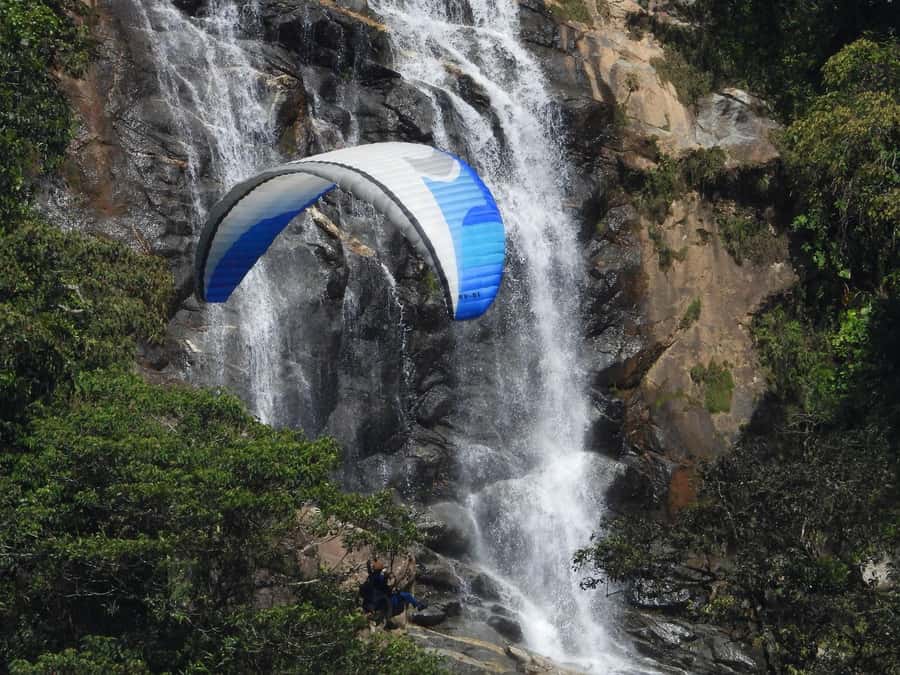 From Medellín: Paragliding Flight and Guatape Tour - What the Tandem Flight Feels Like in Practice