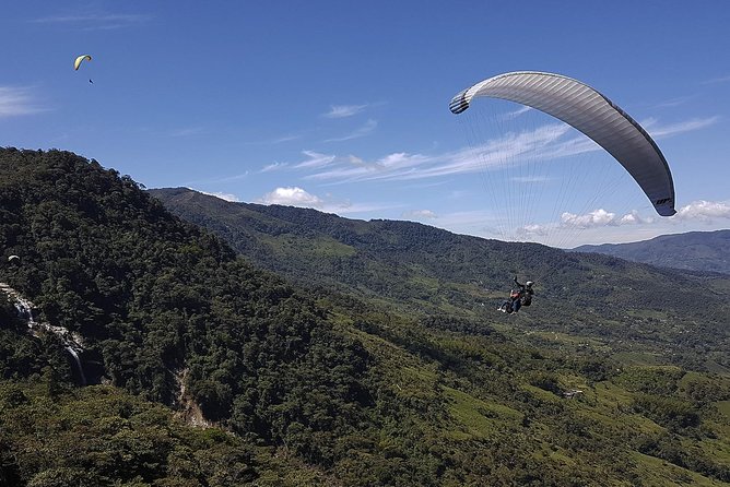 Fun RAFTING + Awesome PARAGLIDING over giant waterfalls from MEDELLIN - Key reasons this adventure works