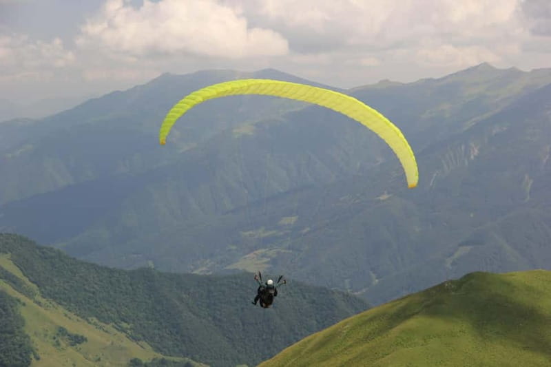 Georgia: Paragliding tandem flight in Gudauri with video - What happens from Gudauri to the landing site
