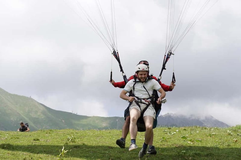 Georgia: Paragliding tandem flight in Gudauri with video - The 40-minute flight and the weight question