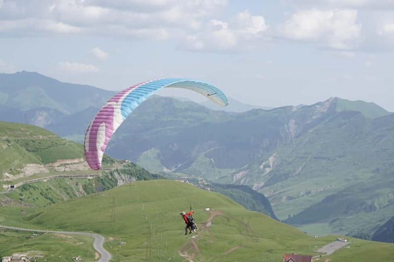 Georgia: Paragliding tandem flight in Gudauri with video - Why the safety setup matters