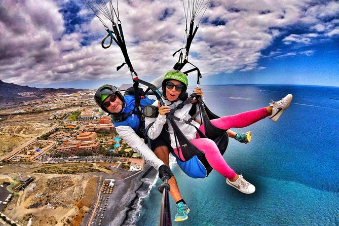 GOLD paragliding flight including videos/photos, t-shirt and a bottle of Cava - Cruising above Tenerife with a running commentary