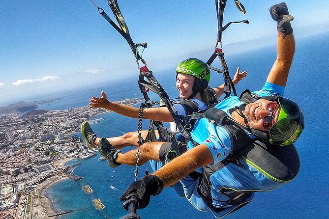 GOLD paragliding flight including videos/photos, t-shirt and a bottle of Cava - The first few steps into the air