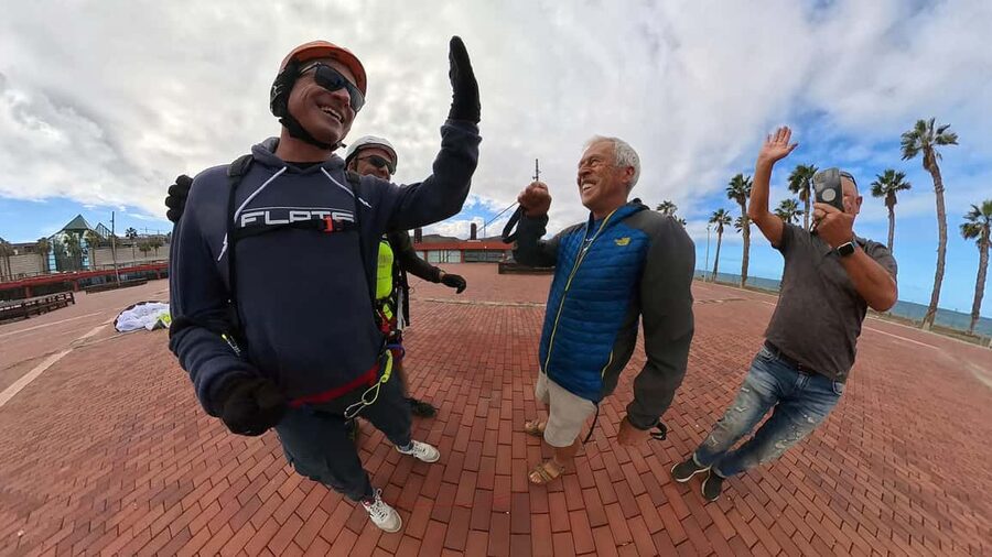Gran Canaria: Paragliding Flight & Banana Plantation Tour - The people and group size