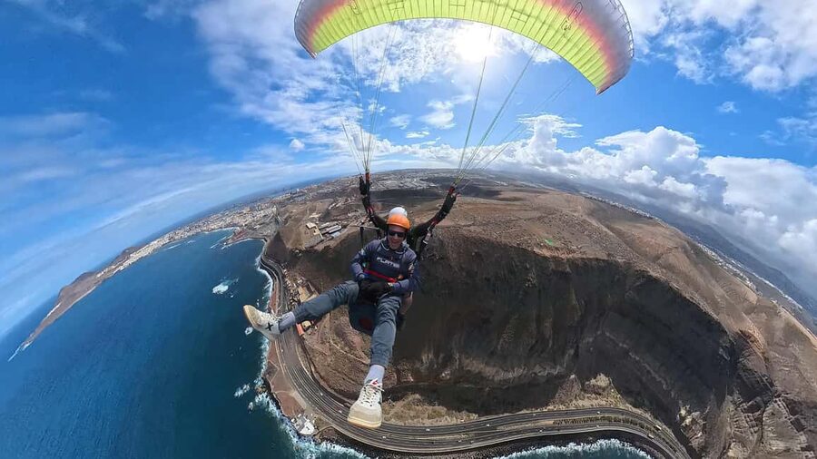Gran Canaria: Paragliding Flight & Banana Plantation Tour - Getting ready for the flight