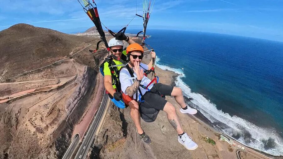 Gran Canaria: Paragliding Flight with Tapas & Pickup - Small groups, languages, and accessibility