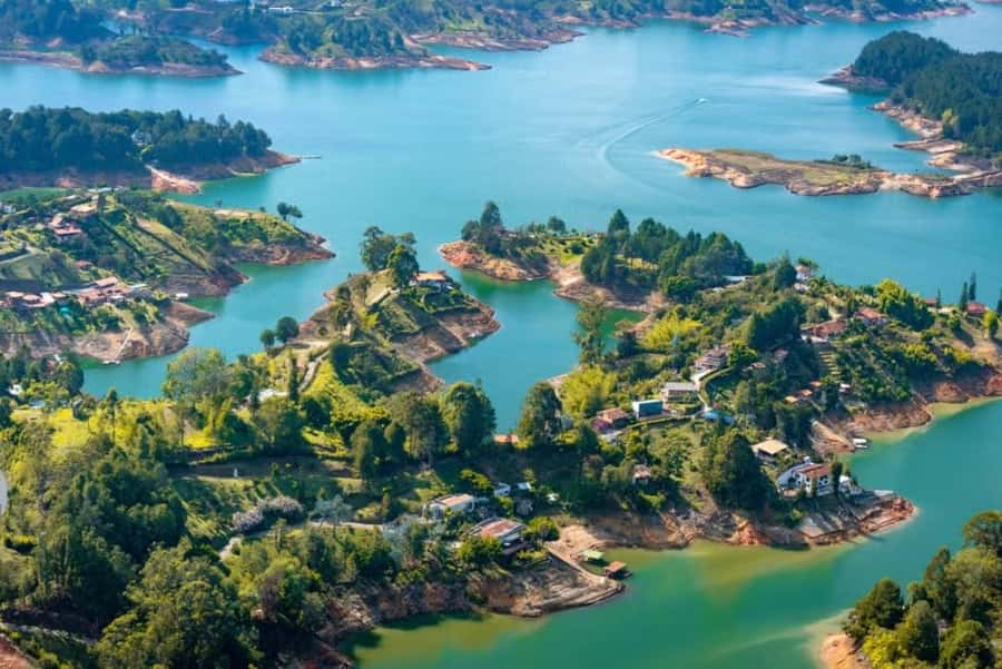 Guatape: Paragliding Experience - A short flight with a large view