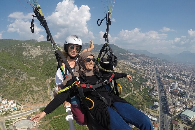 Halal Tandem Paragliding With Licensed Woman Pilot in Alanya - What the licensed woman pilot adds