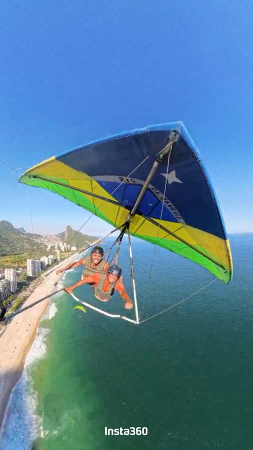 Hang gliding flight in Rio de Janeiro - From Rio’s forested hills to São Conrado beach