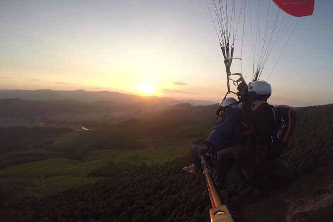 Hanoi Sky Tour: Paragliding - Standard transport or VIP priority flight?