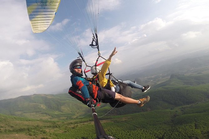 Hanoi Sky Tour: Paragliding - At the takeoff point, a short briefing before the big step