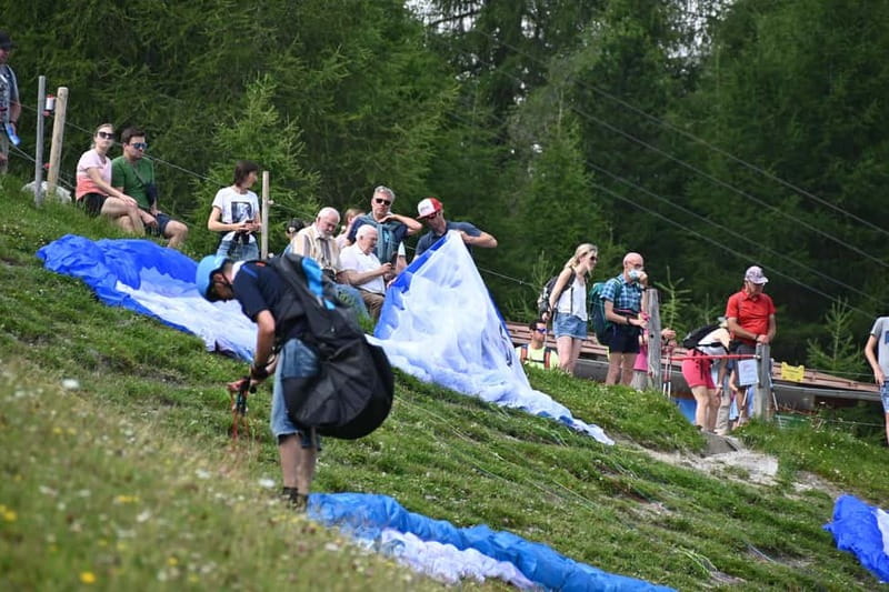 Innsbruck: Paragliding Adventure - Leaving the ground at Elfer