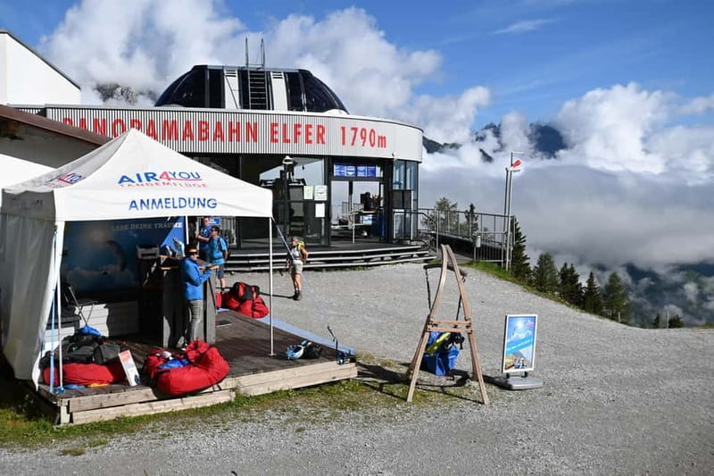 Innsbruck: Paragliding Adventure - Meeting your pilot and preparing the canopy