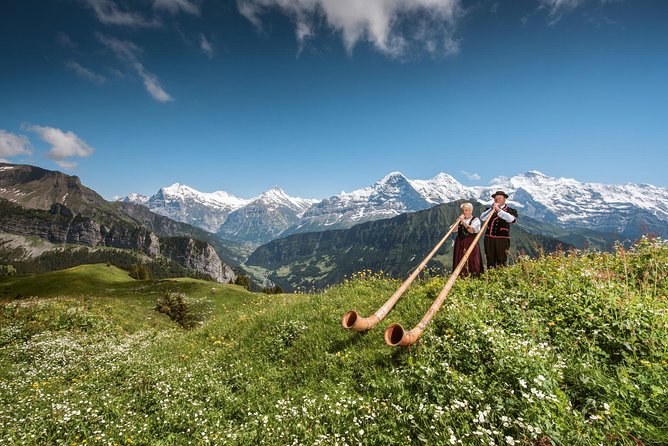 Interlaken and Paragliding Day Trip from Geneva - Reaching Interlaken between two lakes