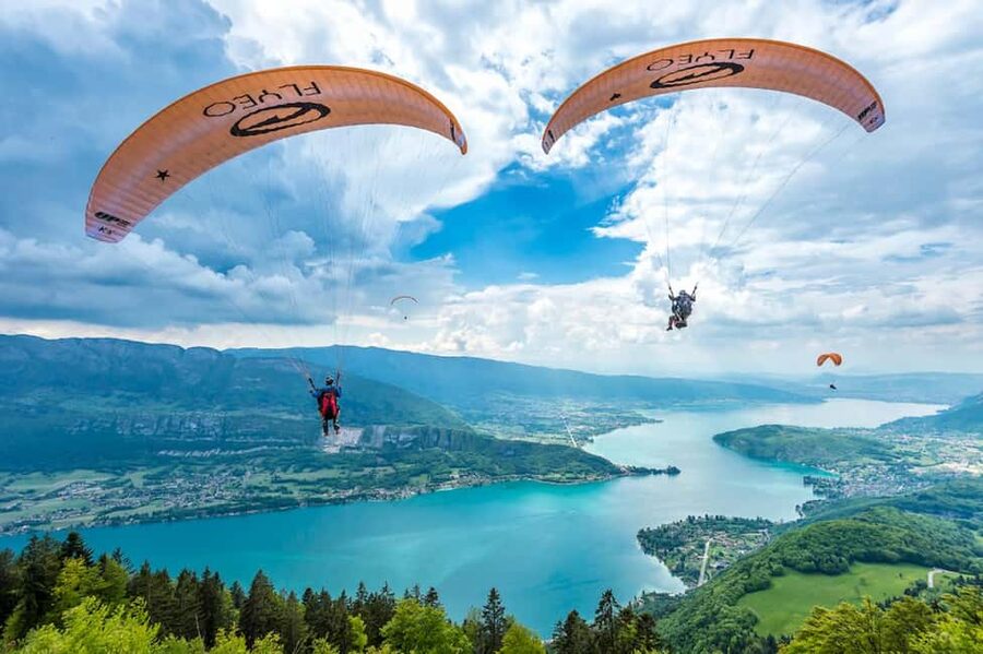 Lake Annecy: Winter Paragliding flight - The Minibus Ride to the Launch Site