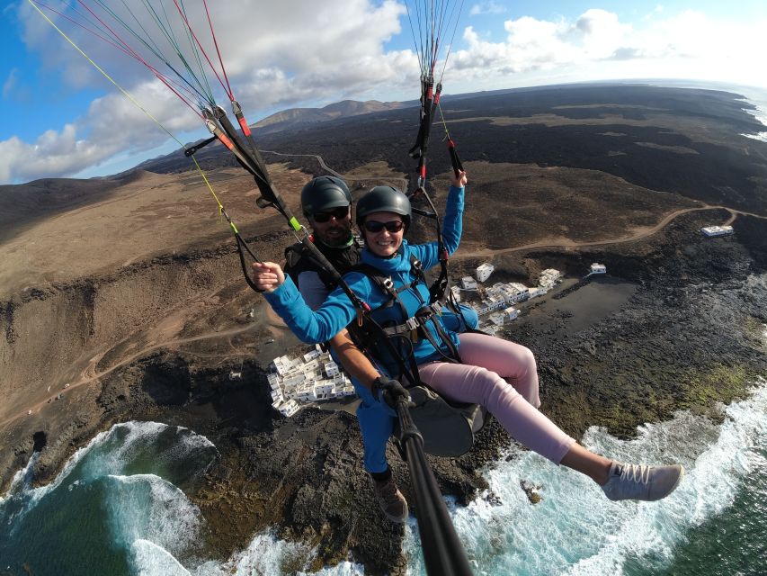 Lanzarote: Tandem Paragliding Flight Over Lanzarote - Why the moving meeting point matters