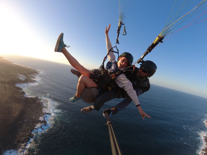 Lanzarote: Tandem Paragliding Flight Over Lanzarote - Language, group size, and the pilot’s role