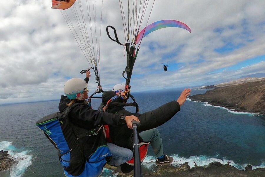 Lanzarote: Tandem Paragliding over Volcanoes & the Atlantic - Landing and the end of the visit