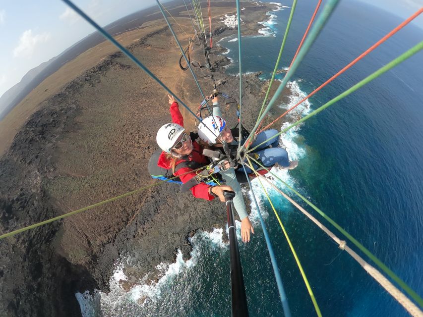 Lanzarote: Tandem Paragliding over Volcanoes & the Atlantic - The safety briefing and equipment