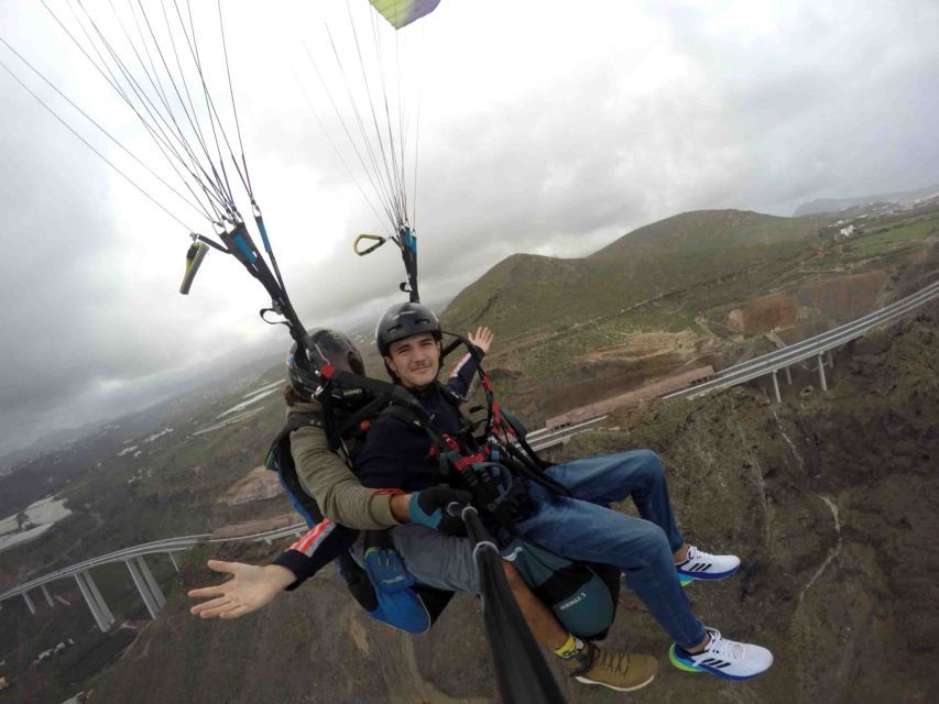 Las Palmas: Paragliding Tandem Flight with Instructor - The view toward Playa de las Canteras is the main reward