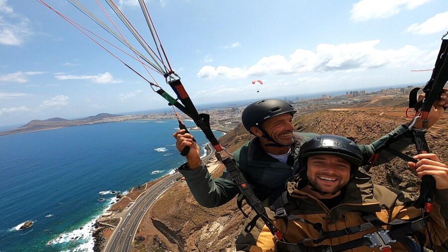 Las Palmas: tandem paragliding flights for everyone - From the Alfredo Kraus Auditorium to Ladera Alta