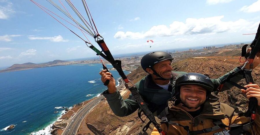 Las Palmas: tandem paragliding flights for everyone - What makes the coastal views worth the price
